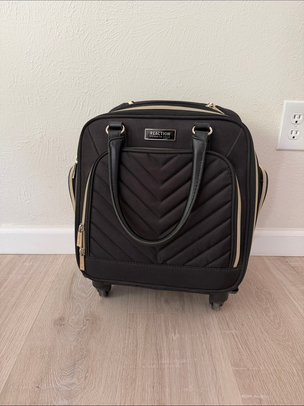 Kenneth Cole Reaction Chelsea Chevron Quilted 17-Inch Underseater Luggage